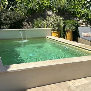 https://logement-entier-avec-parking-et-jardin.fr-provencehotel.com